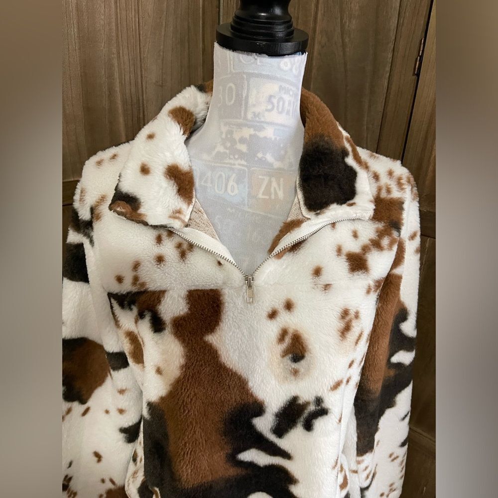 Women’s Cowhide Print Fleece Pullover. - Picture 2 of 6